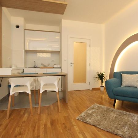 Riviera New Belgrade Apartment, Parking 5 Eur Per Day Exterior photo