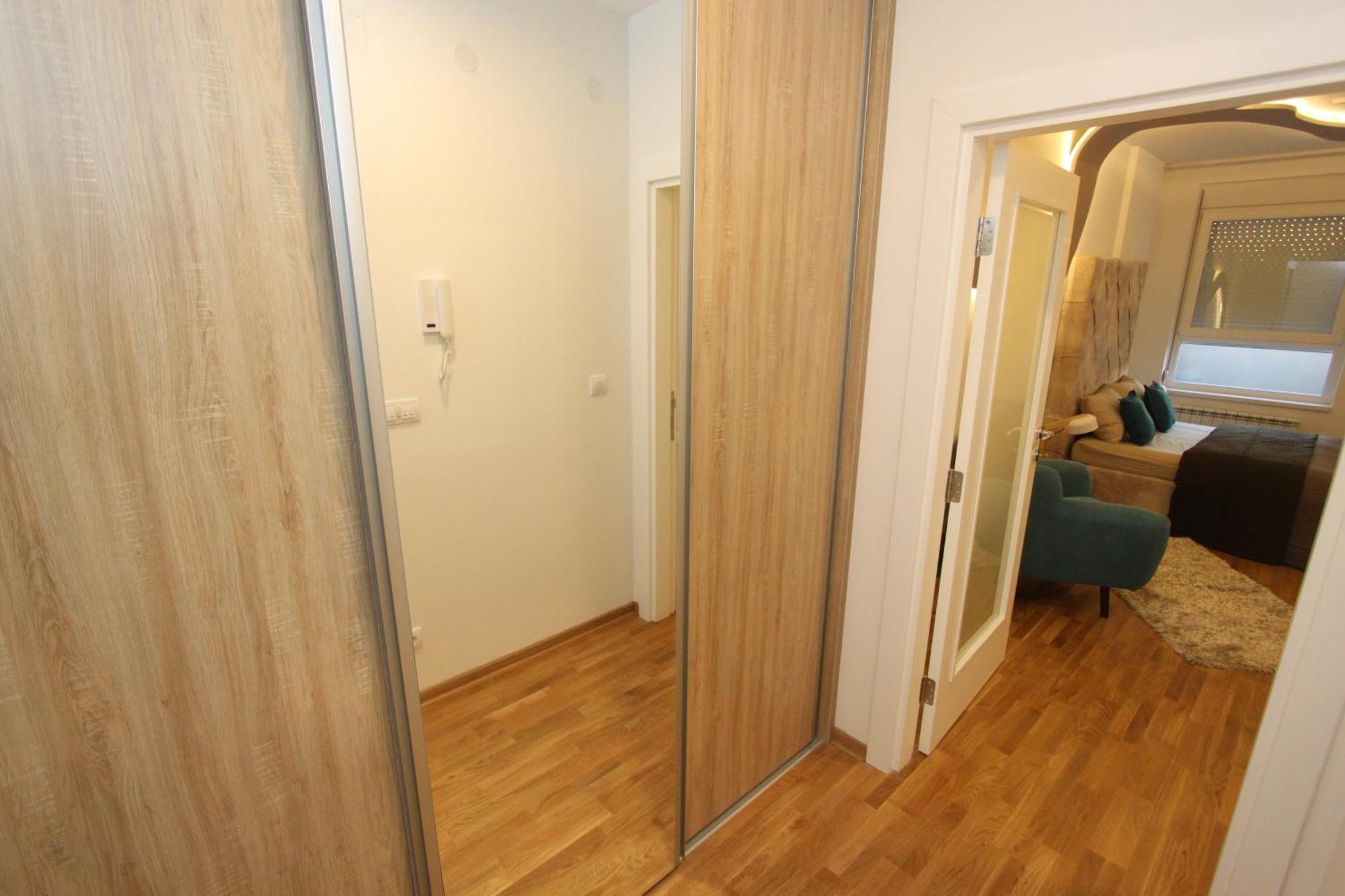 Riviera New Belgrade Apartment, Parking 5 Eur Per Day Exterior photo