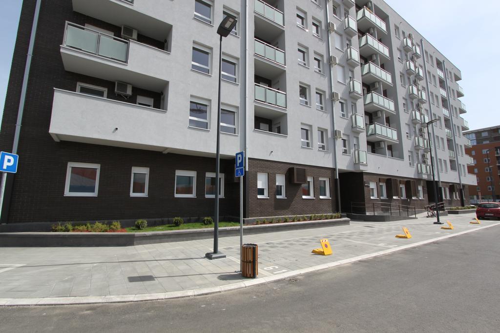 Riviera New Belgrade Apartment, Parking 5 Eur Per Day Exterior photo